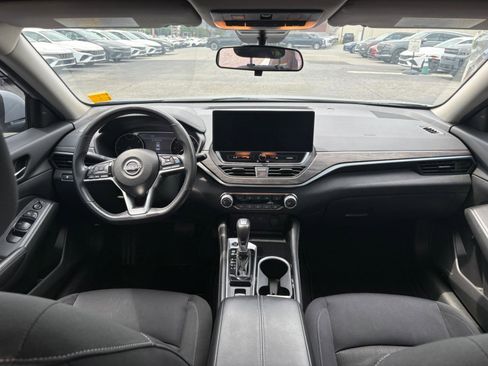 Used 2024 Nissan Altima 2.5 SV w/ SV Premium Package FWD image 17
