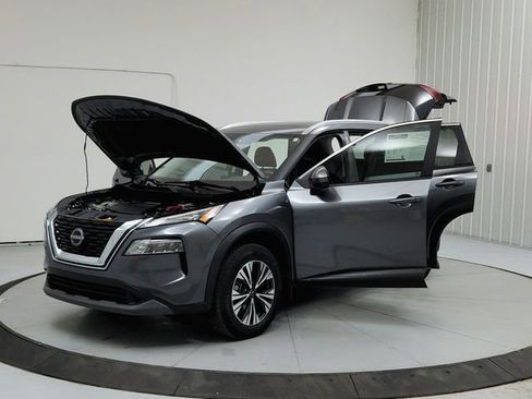 Used 2023 Nissan Rogue SV w/ SV Premium B Package image 11