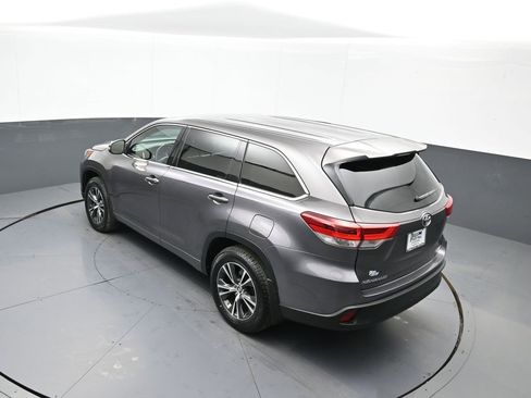 Used 2017 Toyota Highlander LE image 40