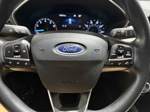 Used 2022 Ford Escape SE image 13
