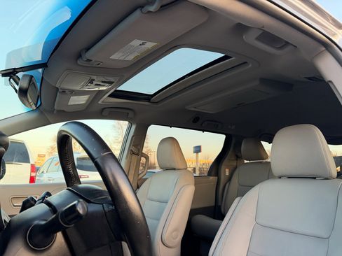 Used 2015 Toyota Sienna XLE Premium image 37
