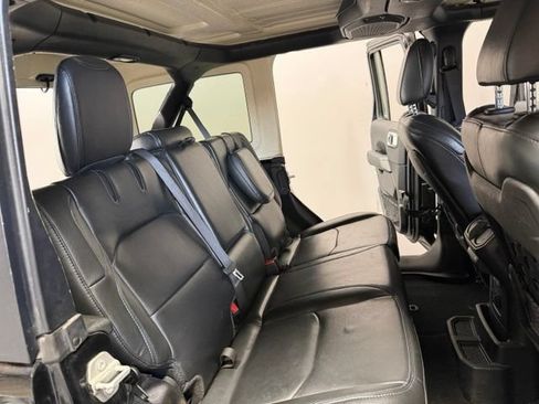 Used 2022 Jeep Wrangler Unlimited Rubicon 4xe w/ Cold Weather Group AWD/4WD image 27