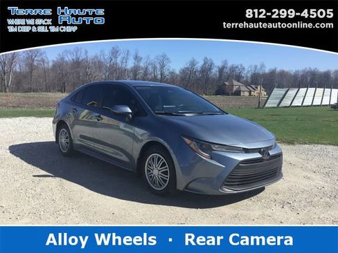 Used 2025 Toyota Corolla LE FWD image 1