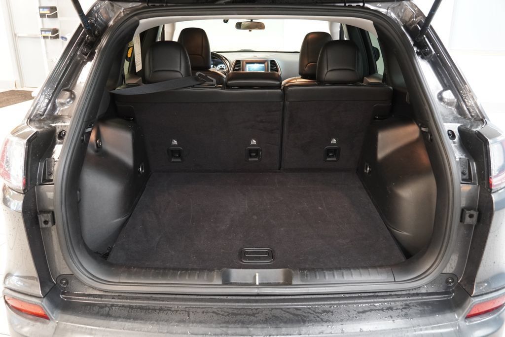 Used 2019 Jeep Cherokee Latitude Plus AWD/4WD image 11