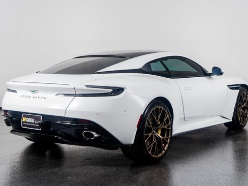 Used 2025 Aston Martin DB12 Coupe image 10