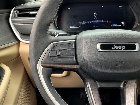 Certified 2023 Jeep Grand Cherokee Limited image 16