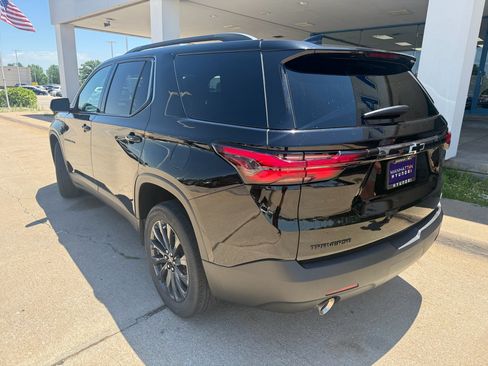 Used 2023 Chevrolet Traverse RS FWD image 7