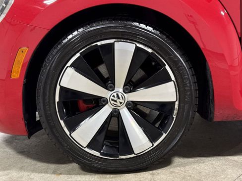 Used 2013 Volkswagen Beetle Turbo 60's Edition FWD image 25