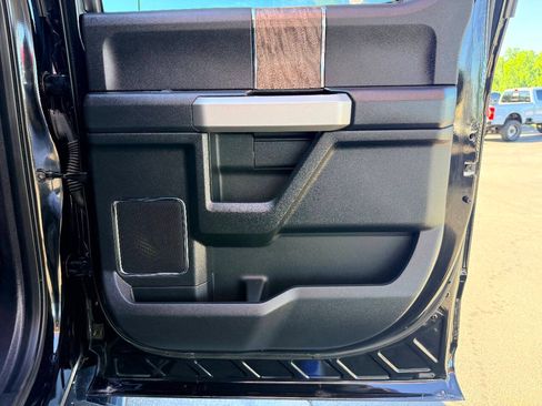 Used 2019 Ford F250 Lariat w/ Lariat Ultimate Package AWD/4WD image 41