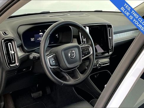 Certified 2025 Volvo XC40 B5 Plus image 17