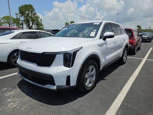 Certified 2025 Kia Sorento LX FWD image 6