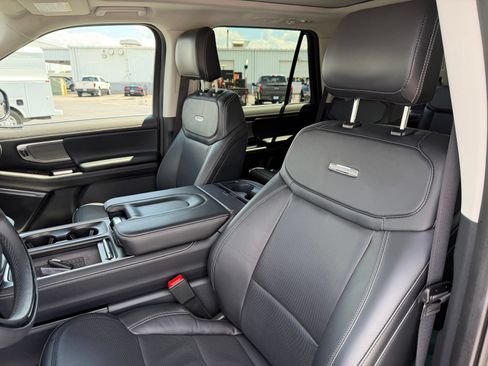 Used 2025 Ford Expedition Platinum AWD/4WD image 14