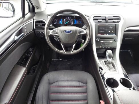 Used 2014 Ford Fusion SE image 10