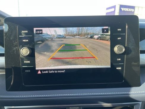 Certified 2025 Volkswagen Taos SEL image 21