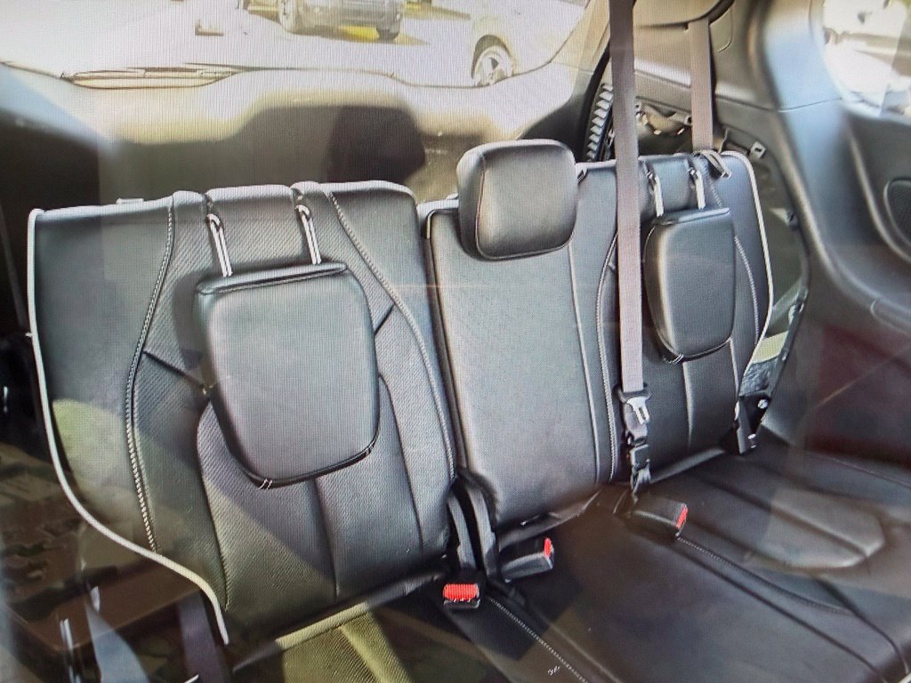 Used 2025 Chrysler Pacifica Limited FWD image 11