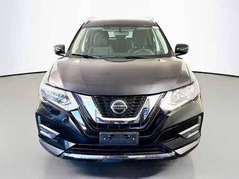 Used 2018 Nissan Rogue SV image 2