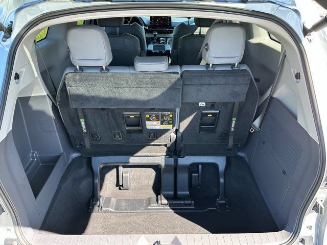 Used 2022 Toyota Sienna XLE AWD/4WD image 30