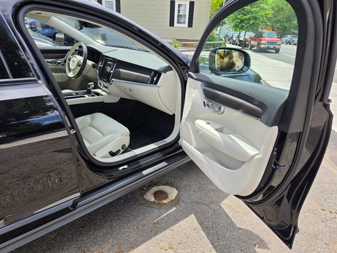 Used 2018 Volvo V90 T6 Cross Country w/ Convenience Package AWD/4WD image 8