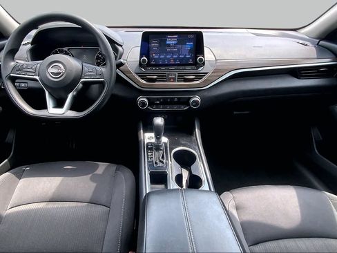 Used 2024 Nissan Altima 2.5 SV FWD image 15