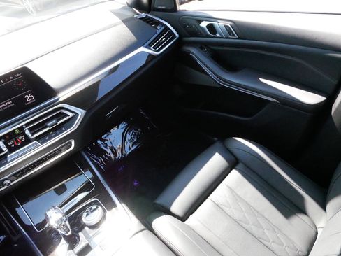 Used 2019 BMW X5 xDrive50i w/ M Sport Package image 11