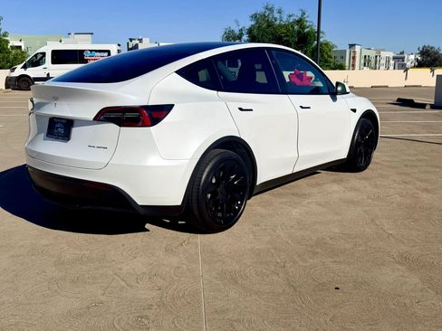 Used 2023 Tesla Model Y AWD image 7