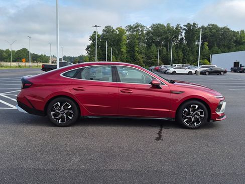 Used 2025 Hyundai Sonata SEL FWD image 2