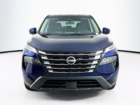 Used 2025 Nissan Rogue SV image 2