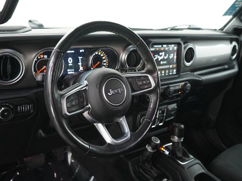 Used 2020 Jeep Wrangler Unlimited Sahara w/ Dual Top Group AWD/4WD image 20