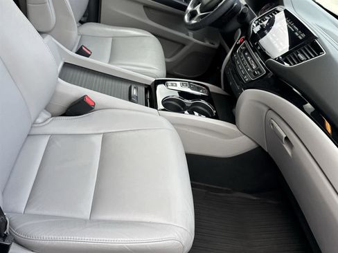 Used 2022 Honda Pilot Touring image 17