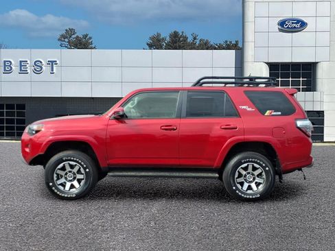 Used 2022 Toyota 4Runner TRD Off-Road AWD/4WD image 2