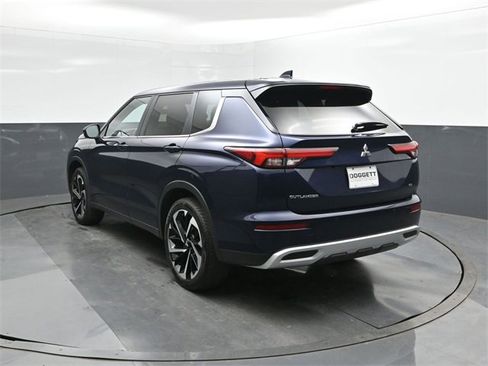 Used 2024 Mitsubishi Outlander SE image 5