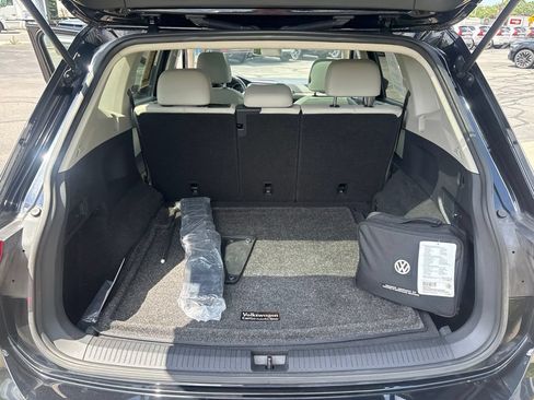 Used 2020 Volkswagen Tiguan SE w/ Panoramic Sunroof Package AWD/4WD image 37