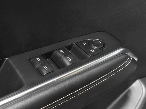 Used 2025 GMC Acadia Elevation image 12