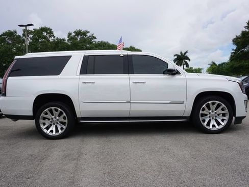Used 2019 Cadillac Escalade ESV Luxury RWD image 15