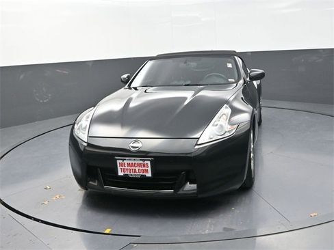 Used 2010 Nissan 370Z Touring image 2