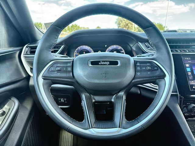 Used 2024 Jeep Grand Cherokee Altitude AWD/4WD image 14