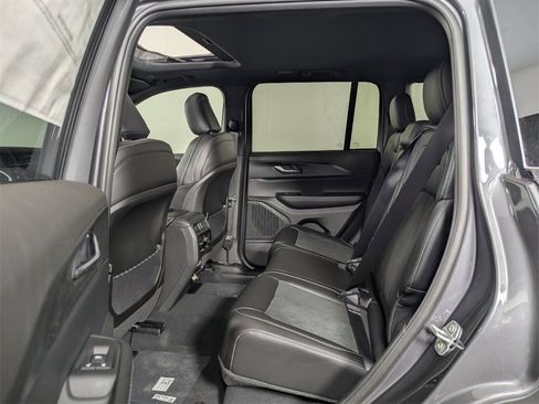 New 2025 Jeep Grand Cherokee Altitude image 25