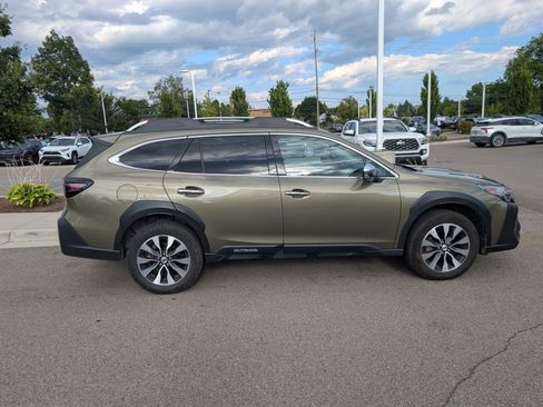 Used 2024 Subaru Outback Touring AWD/4WD image 3