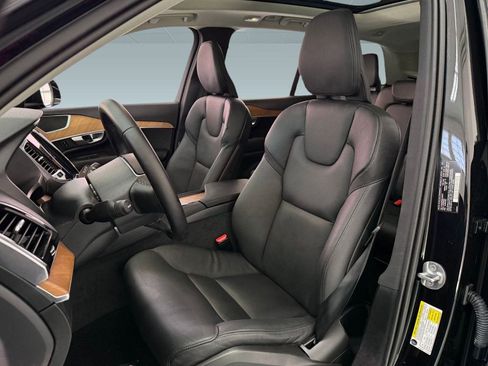 Used 2025 Volvo XC90 B6 Plus image 5