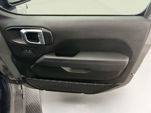 Used 2023 Jeep Wrangler Sahara image 32