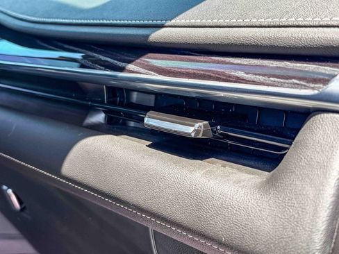 Certified 2022 Cadillac Escalade Sport AWD/4WD image 36