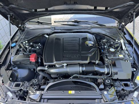 Used 2020 Jaguar XF Premium image 5