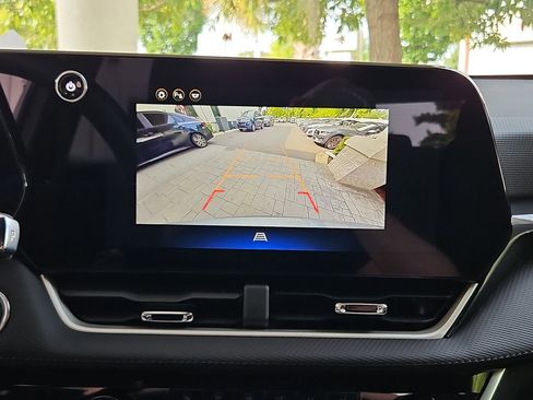Used 2026 Chevrolet Equinox LT FWD image 19