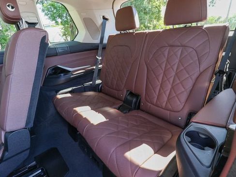 Used 2026 BMW X7 xDrive40i w/ Premium Package AWD/4WD image 28