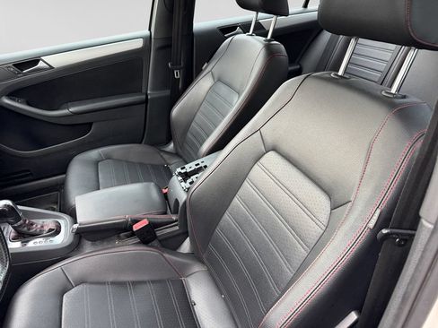 Used 2013 Volkswagen Jetta GLI FWD image 22