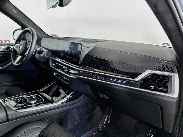 Used 2026 BMW X7 xDrive40i w/ M Sport Package AWD/4WD image 32