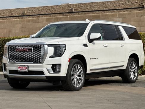Used 2024 GMC Yukon XL Denali w/ Advanced Technology Package AWD/4WD image 8
