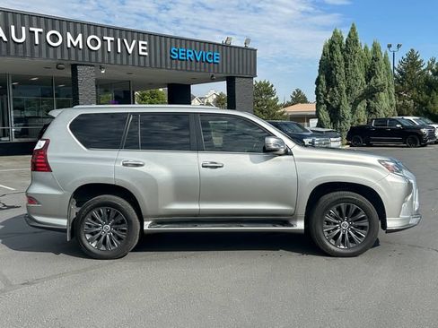 Used 2020 Lexus GX 460 Premium AWD/4WD image 2