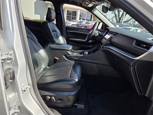 Used 2024 Jeep Grand Cherokee L Limited w/ Luxury Tech Group II image 28