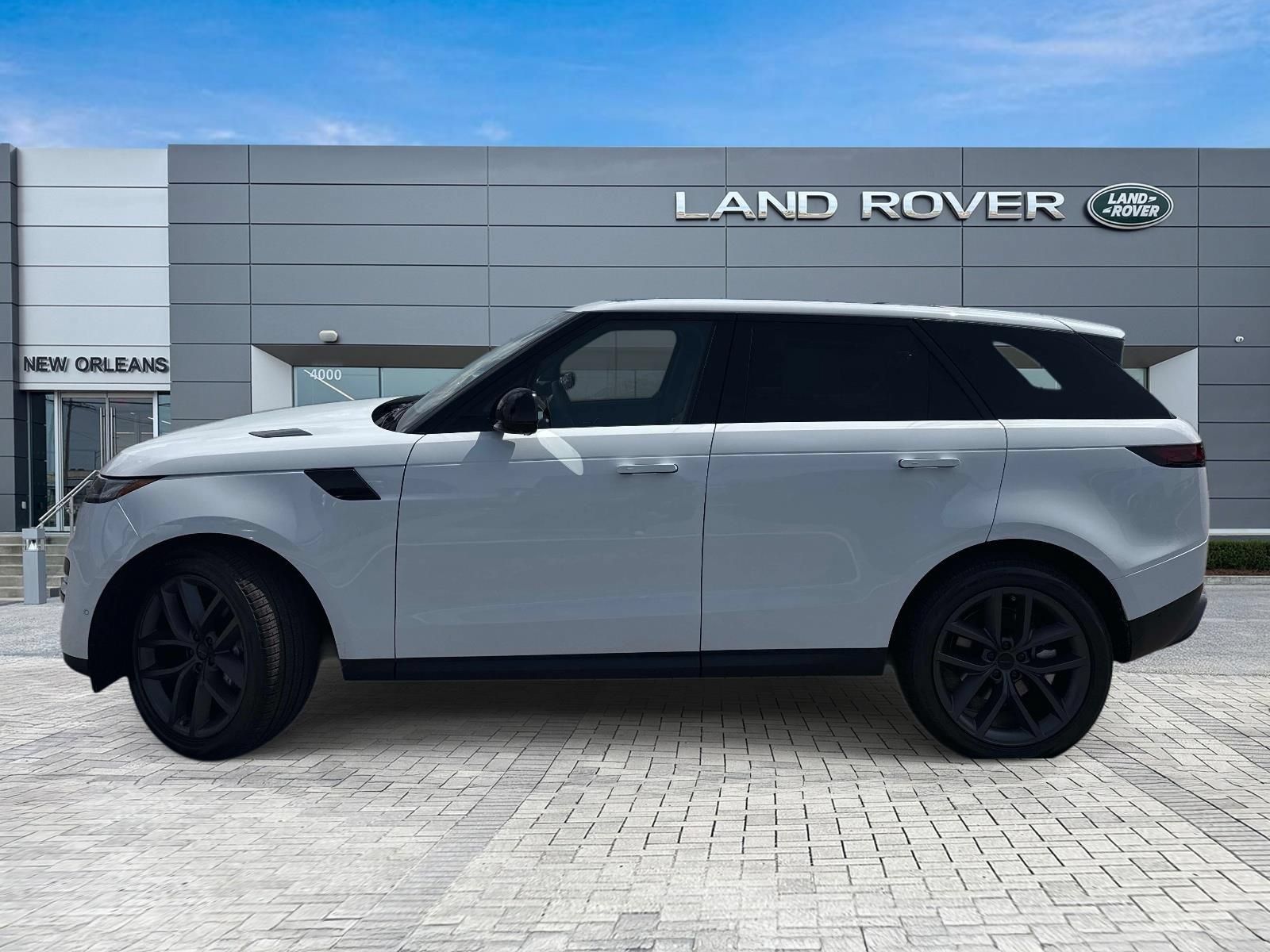 New 2026 Land Rover Range Rover Sport SE AWD/4WD image 2